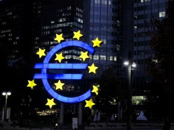 «Βόμβες» Μπόφινγκερ: Έγιναν λάθη στην Ευρωζώνη – Και σε βάρος της Ελλάδας